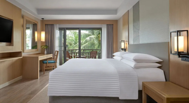 Двухместный номер с видом на бассейн Phuket Marriott Resort & Spa, Merlin Beach