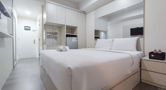 Warm And Cozy Style Studio Room At Paltrow City Apartment