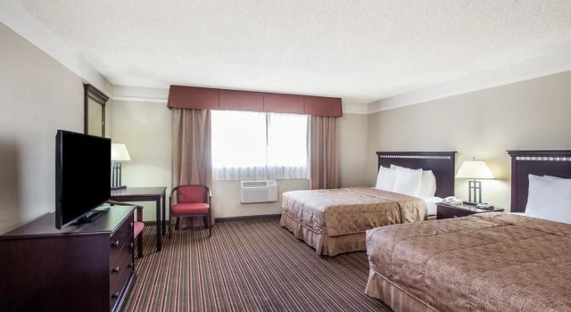 Travelodge La Mesa CA, Забронировать Отель Отели Ла Меса с парковкой, рядом с Computer Museum of America, Парковка