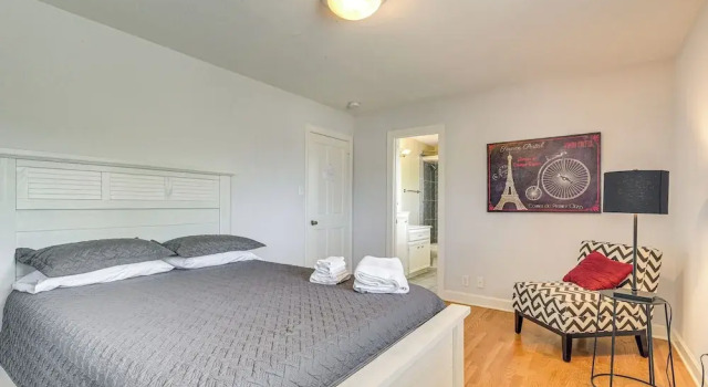 Lakefront Houston House - 1 Mi to Space Center!, Rezerwuj Hotel Hotele w Nassau Bay z parkingiem, Parking