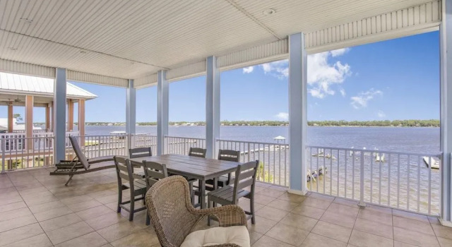 North Floor Pet-friendly Duplex on Little Lagoon