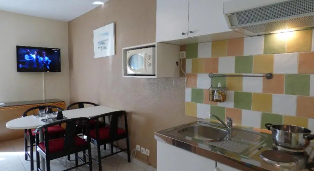 Номер Standard Дуплекс с балконом и с видом на бассейн AppartHotel Festival Sud Aqua - Avignon TGV