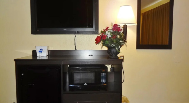Двухместный номер Standard с балконом Americas Best Value Inn - Goldsboro