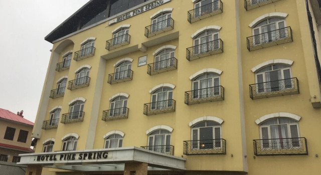 Capital O 9508 Hotel Pine Spring, Забронировать Отель Сринагар Jammu & Kashmir Ski