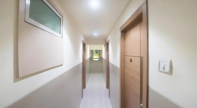 Capital O 67431 Hotel Everest Lodging