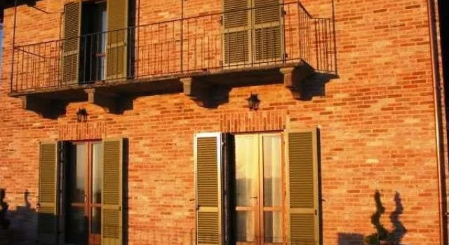 Agriturismo Brusalino, Book Hotel Hoteller i Neive med parkering, Parkering