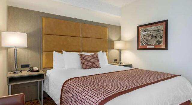 Номер Standard с балконом Best Western Plus Thousand Oaks Inn