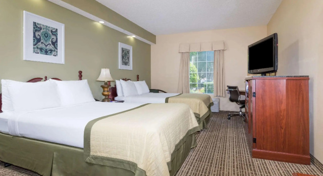 Четырёхместный номер Standard Baymont by Wyndham Lakeland