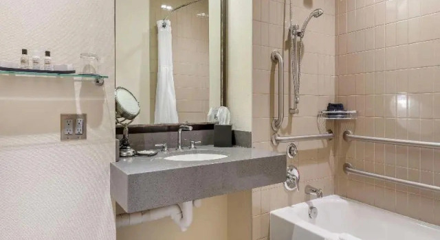 Трёхместный люкс Best Western Premier Boulder Falls Inn