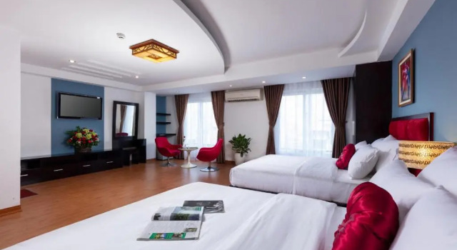 Номер Family с видом на реку Hanoi Amore Hotel & Travel