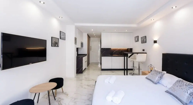 Large Studio Apartment With Terrace and sea View, Забронировать Апартаменты/квартира Отели Канн с парковкой, рядом с Le Croisette Casino Barriere de Cannes, Парковка