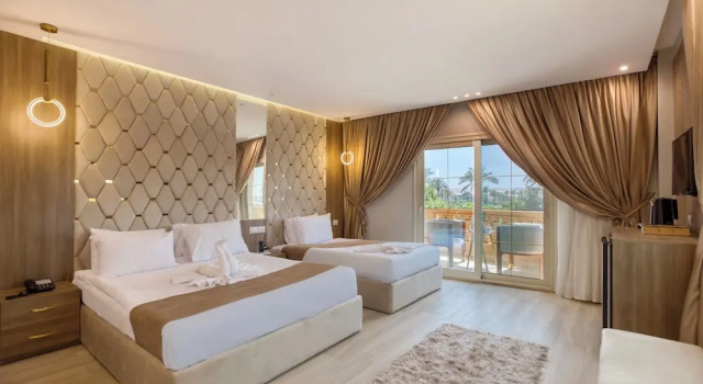 Номер Deluxe Golden Palm Sunrise Inn