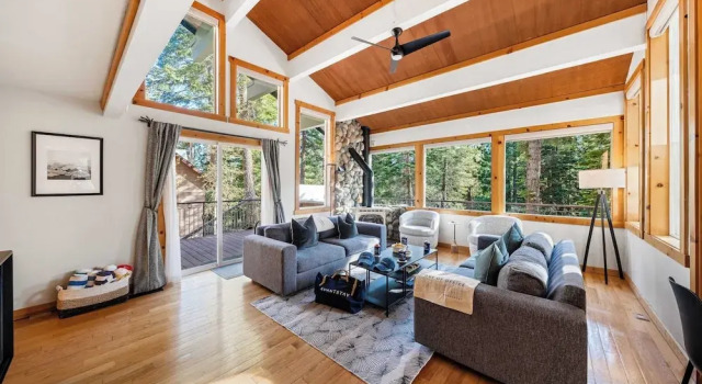 Коттедж Year-round Tahoe Escape With Hot Tub & Outdoor Dining Timberline Haven by Avantstay