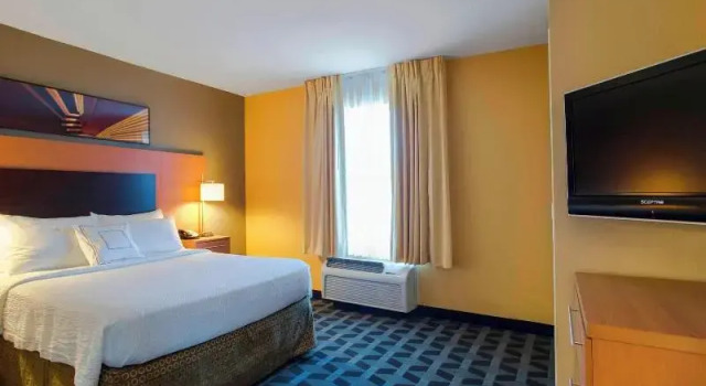 Четырёхместный люкс TownePlace Suites by Marriott Kansas City Overland Park