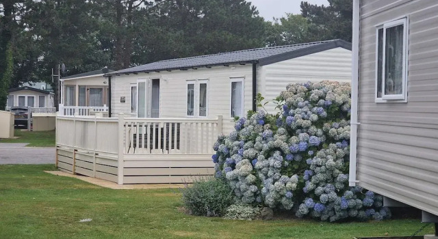 Welcoming 3 Bedroom Caravan 2 Min Walk to Beach, Varaa Lomakoti Mökit kohteessa Merseyside, Mökki