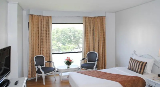 Двухместный номер Standard с балконом CH Hotel