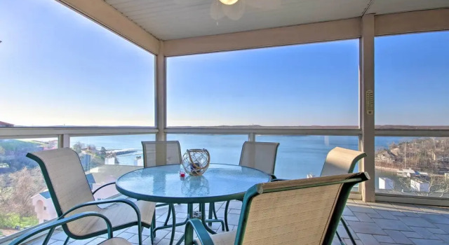 Апартаменты с 3 комнатами с балконом Pool + Water Views! 3rd-floor Lake Ozark Retreat