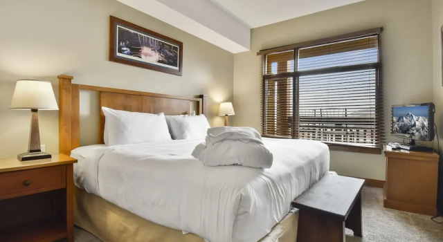 Номер Deluxe с балконом Unequalled Ski in Out, Next to Gondola, Sundial hotel room, Pool, Hot tub, Condo Nast Winner C316A