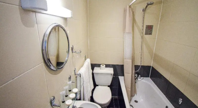 Трёхместный номер Standard с балконом Pembridge Palace Hotel