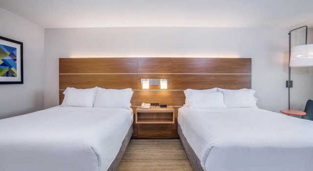 Четырёхместный номер Standard Holiday Inn Express Wisconsin Dells by IHG