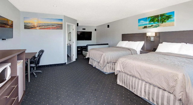 Номер Deluxe Howard Johnson by Wyndham Gananoque