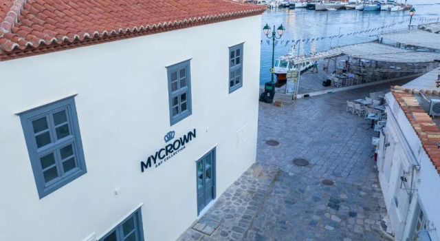 Апартаменты MyCrown Suite, Luxurious apartment with sea view located at the port of Hydra