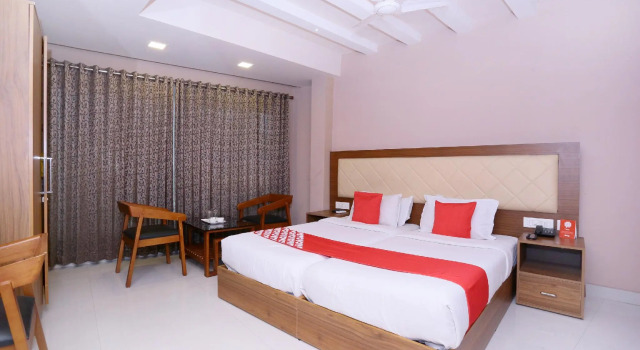 OYO Flagship 25093 Hotel Thamam