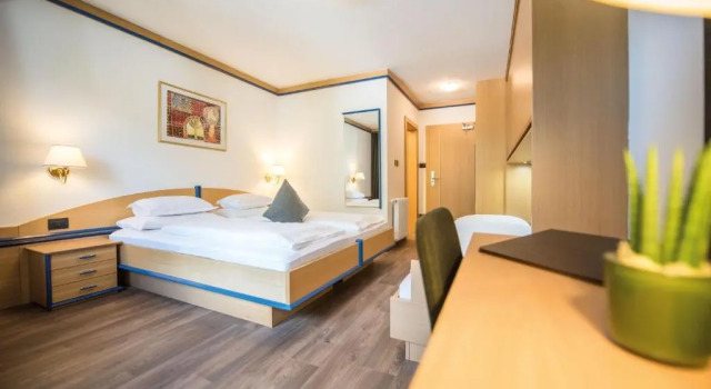 Семейный номер Standard с балконом Vitaurina Royal Hotel