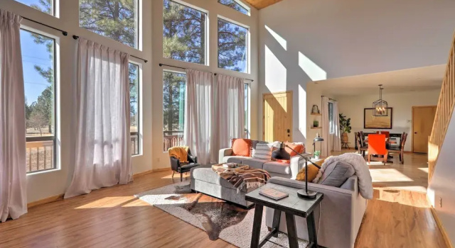 Near Golfing: Munds Park Cabin w/ Deck!, Book Feriehus Munds Park Arizona