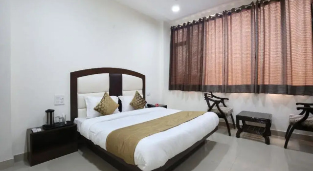 Hotel The Benz By OYO Rooms, Varaa Hotelli Mohali Punjab