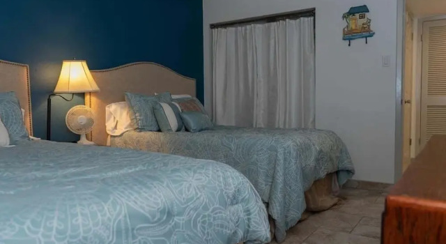 Luxe 1 bedroom Walk to Beach Pool 1 Bedroom Home by RedAwning