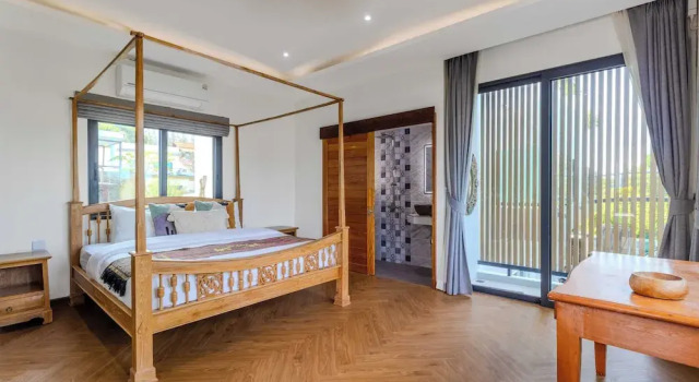 5BR Villa Waterfall Pool Movie Room V257