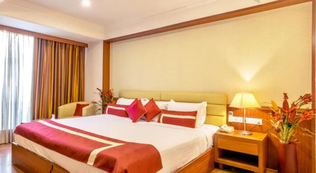 Люкс Deluxe Octave Suites Residency Rd