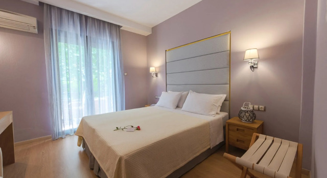 Hotel Kamelia, Book Hotel Chrisi Akti 