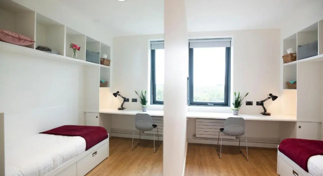 Кровать в общем номере с 6 комнатами University of Galway Rooms