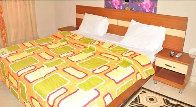 J-A Luxury Suites by Ecosignature, Book Hotel Hoteller i Akure med parkering, Parkering