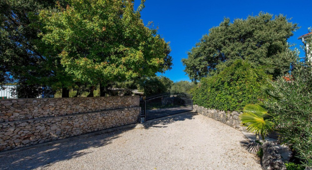 Stunning Home in Garica With Wifi and 4 Bedrooms, Prenota Hotel Garica 