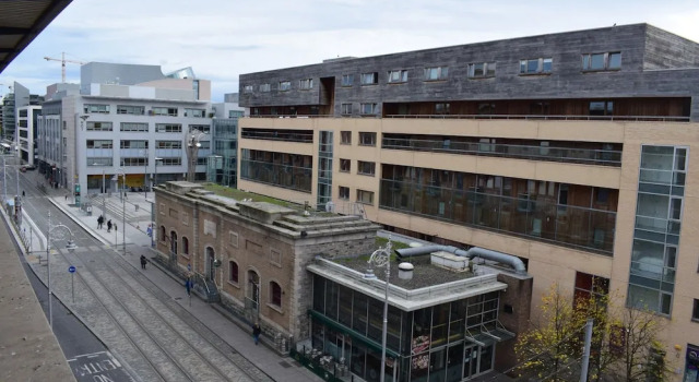 Spacious 3 Bedroom Apartment in Dublin, Забронировать Апартаменты/квартира Дублин Каунти Дублин, рядом с The Point Club