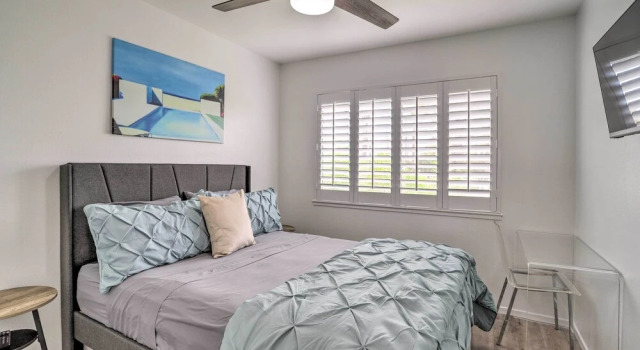 Modern Palm Springs Townhome Near Golf Courses, Забронировать Отель Отели Палм-Спрингса 4 звезды, рядом с Uprising Rock Climbing Center, 4*