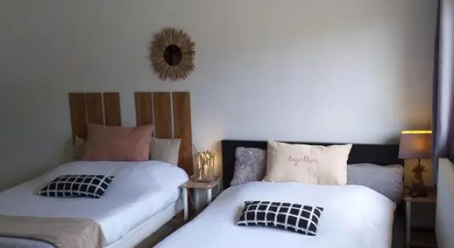 Chez Naomi, Buchen Sie Hotel Saint-Jean-de-Cornies Languedoc-Roussillon
