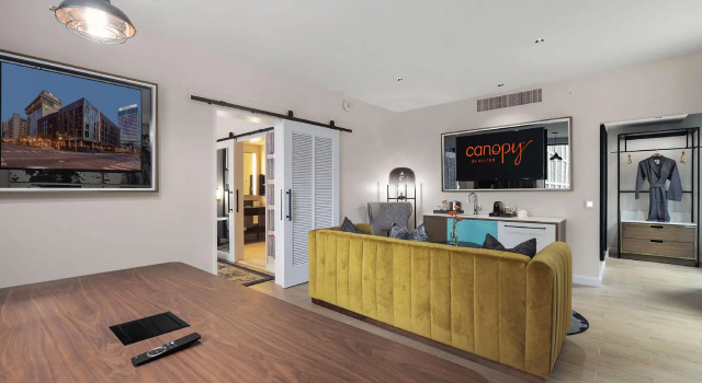 Двухместный люкс c 1 комнатой Canopy By Hilton Memphis Downtown
