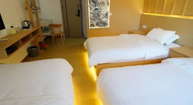 Трёхместный люкс Yibuxuan Boutique Hotel Yangshuo