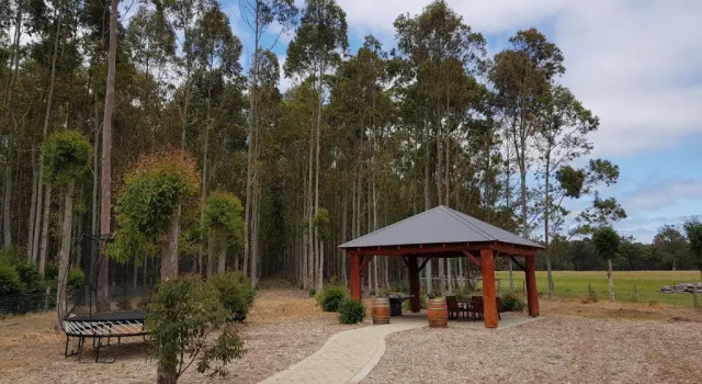 Коттедж Redgate Forest Retreat