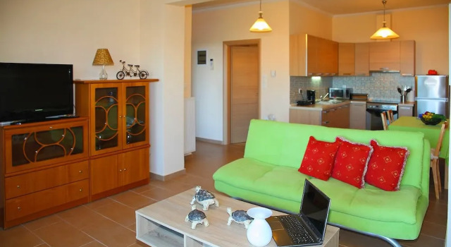 Comfartable 1 Bedroom Flat with Garden near Beach, Book Apartment Hotels in Central Greece with Parking, Parking