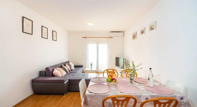 Beautiful Apartment in Rovanjska With 2 Bedrooms and Wifi, Забронировать Апартаменты/квартира Рованьска Starigrad-Paklenica Riviera