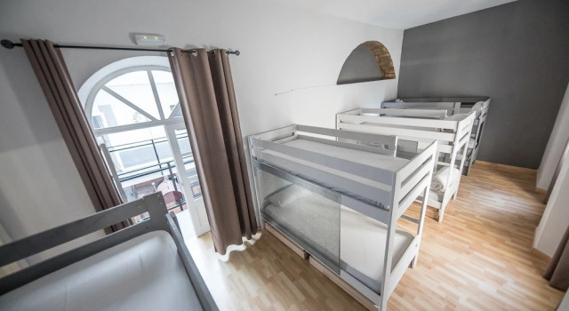 Кровать в общем номере (мужской номер) Factory Rooms Tarifa - Hostel