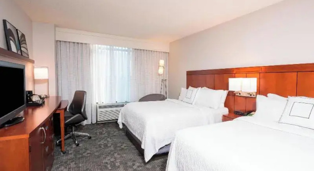 Четырёхместный номер Standard Courtyard by Marriott Louisville Downtown
