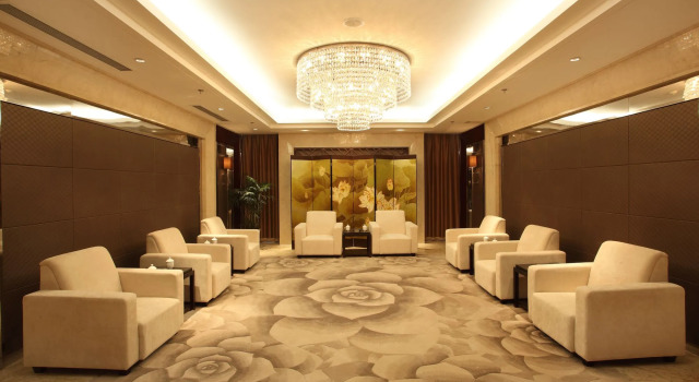 Noble Crown Hotel, Prenota Hotel Hotel a Jiangsu con parcheggio, Parcheggio