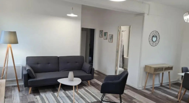 Superbe appartement 3 pièces en centre ville, Boek Appartement Hotels in Joigny met parkeren, Parkeren