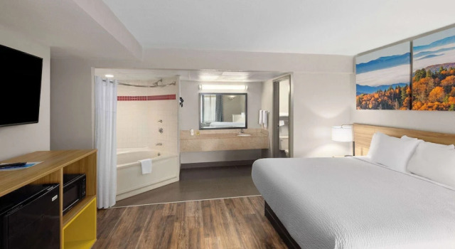 Двухместный люкс Days Inn by Wyndham Clarksville North EXIT 4